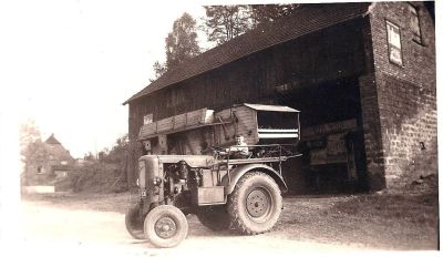 WollEmilTraktor_Dreschmaschinel_400